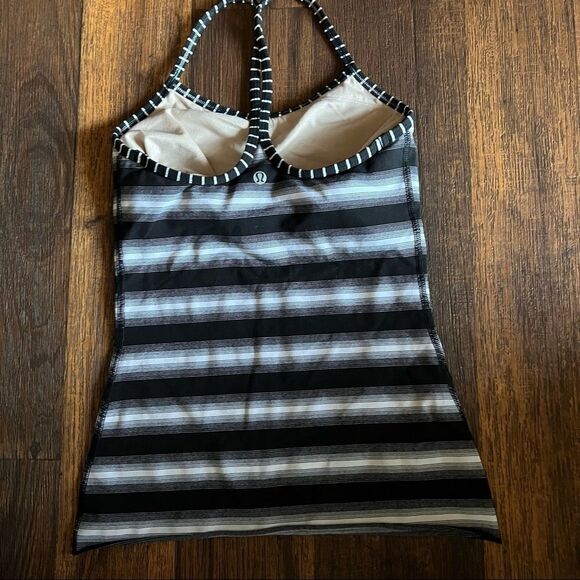 Lululemon sports tank top - Picture 2 of 5